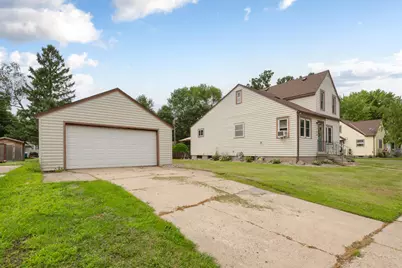 260 N Cordova Avenue, Le Center, MN 56057 - Photo 3