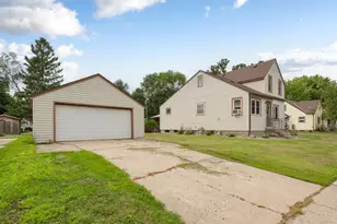 260 N Cordova Ave, Le Center, MN 56057 - Photo 3