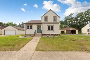 260 N Cordova Ave, Le Center, MN 56057 - Photo 1