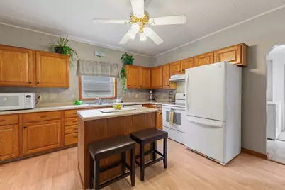 260 N Cordova Avenue, Le Center, MN 56057 - Photo 11