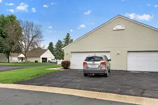 404 Sarazin St, Shakopee, MN 55379 - Photo 3