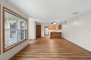 404 Sarazin St, Shakopee, MN 55379 - Photo 7
