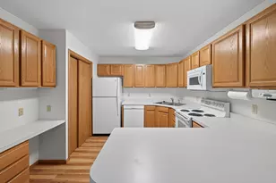 404 Sarazin St, Shakopee, MN 55379 - Photo 11