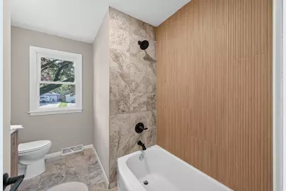 2075 Hawthorne Avenue E, Saint Paul, MN 55119 - Photo 9