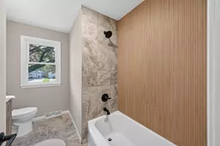 2075 Hawthorne Ave E, Saint Paul, MN 55119 - Photo 9