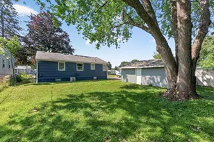 2075 Hawthorne Ave E, Saint Paul, MN 55119 - Photo 3