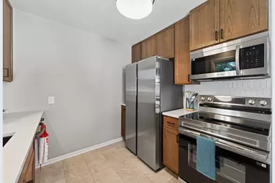 2075 Hawthorne Avenue E, Saint Paul, MN 55119 - Photo 5