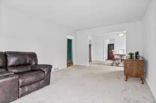 60 Grove St, Mahtomedi, MN 55115 - Photo 7