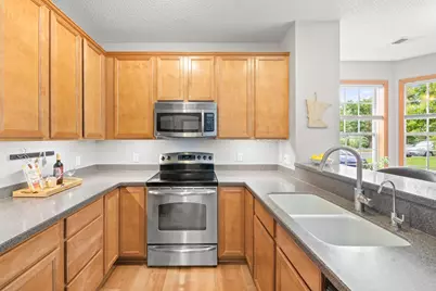 1246 Chateau Avenue #409, Maplewood, MN 55109 - Photo 9
