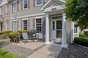 1246 Chateau Ave, Maplewood, MN 55109 - Photo 1