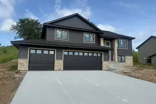 610 Mulligan Dr, Zumbrota, MN 55992 - Photo 1