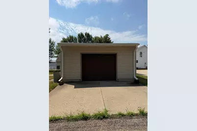 221 E Fletcher Street, Luverne, MN 56156 - Photo 3