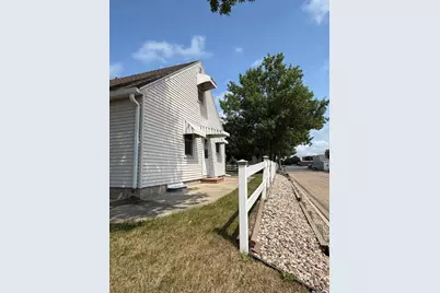 221 E Fletcher Street, Luverne, MN 56156 - Photo 5