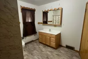 221 E Fletcher St, Luverne, MN 56156 - Photo 17