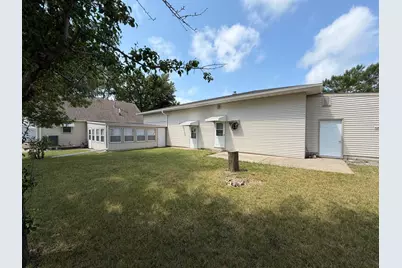 221 E Fletcher Street, Luverne, MN 56156 - Photo 9