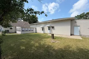 221 E Fletcher St, Luverne, MN 56156 - Photo 9