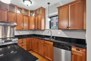 270 4th St E, Saint Paul, MN 55101 - Photo 5