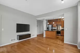 270 4th St E, Saint Paul, MN 55101 - Photo 9