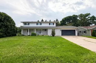 422 28th St S, La Crosse, WI 54601 - Photo 1