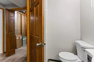 8460 Westbend Rd, Golden Valley, MN 55427 - Photo 45