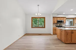 7910 W Park Hills Dr, Bloomington, MN 55438 - Photo 11