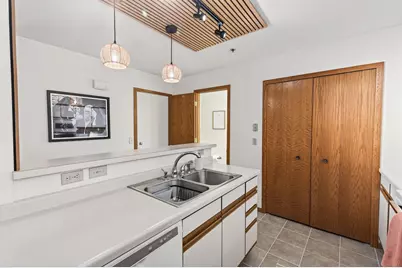2597 Bedford Court #27, Mendota Heights, MN 55120 - Photo 9