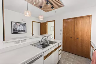 2597 Bedford Ct, Mendota Heights, MN 55120 - Photo 9