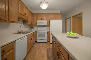 1341 Lake Dr W, Chanhassen, MN 55317 - Photo 7