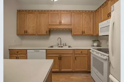 1341 Lake Drive W #B113, Chanhassen, MN 55317 - Photo 9