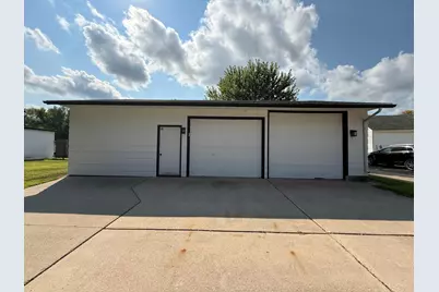 400 Walnut Street SW, Sleepy Eye, MN 56085 - Photo 11