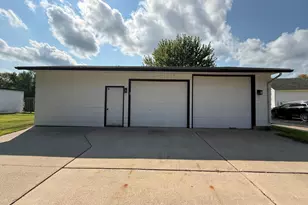 400 Walnut St SW, Sleepy Eye, MN 56085 - Photo 11