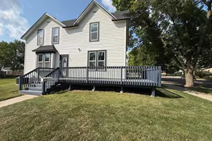 400 Walnut St SW, Sleepy Eye, MN 56085 - Photo 3