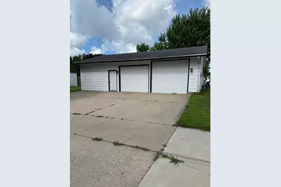 400 Walnut Street SW, Sleepy Eye, MN 56085 - Photo 5