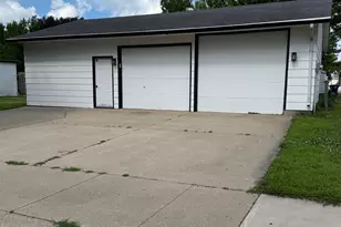 400 Walnut St SW, Sleepy Eye, MN 56085 - Photo 5