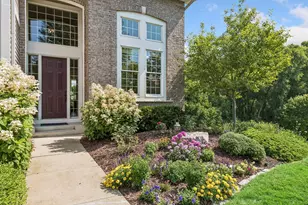 7569 Ridgeview Point, Chanhassen, MN 55317 - Photo 3