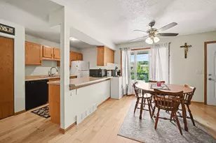 4920 Grenwich Trail N, Oakdale, MN 55128 - Photo 7