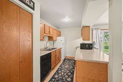 4920 Grenwich Trail N, Oakdale, MN 55128 - Photo 9
