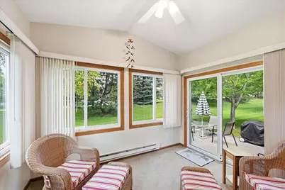 2446 Autumn Ridge Court, Chanhassen, MN 55317 - Photo 9