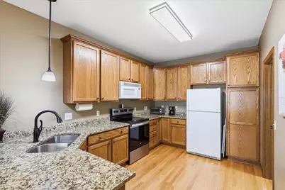 2446 Autumn Ridge Court, Chanhassen, MN 55317 - Photo 11