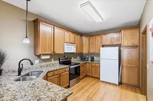 2446 Autumn Ridge Ct, Chanhassen, MN 55317 - Photo 11