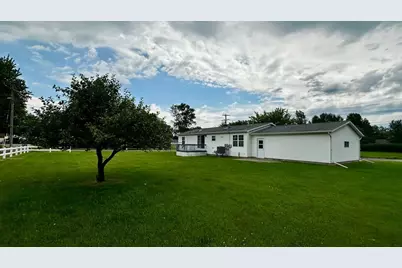 800 Montana Avenue, Benson, MN 56215 - Photo 9