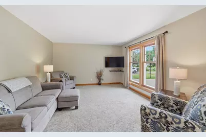 67 W Wood Ridge Drive, River Falls, WI 54022 - Photo 3