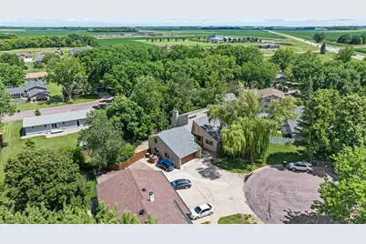 709 Sunrise Boulevard, Redwood Falls, MN 56283 - Photo 9