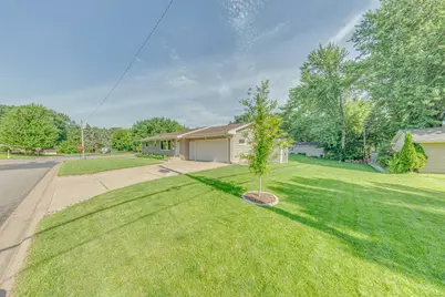 7840 Winsdale Street N, Golden Valley, MN 55427 - Photo 3