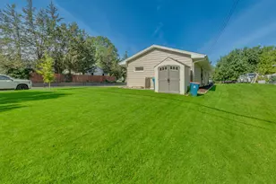 7840 Winsdale Street N, Golden Valley, MN 55427 - Photo 9