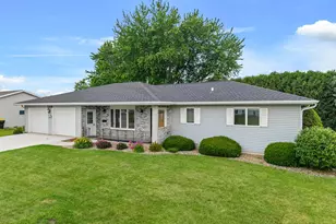 703 N Hokah St, Caledonia, MN 55921 - Photo 1