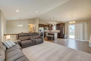 1004 Wyoming St, Roberts, WI 54023 - Photo 7