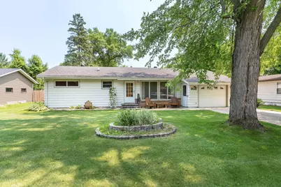 908 N 1st Avenue, Fergus Falls, MN 56537 - Photo 1