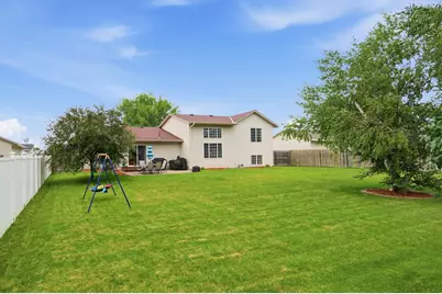 717 Heritage Lane, Belle Plaine, MN 56011 - Photo 3