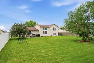 717 Heritage Ln, Belle Plaine, MN 56011 - Photo 3
